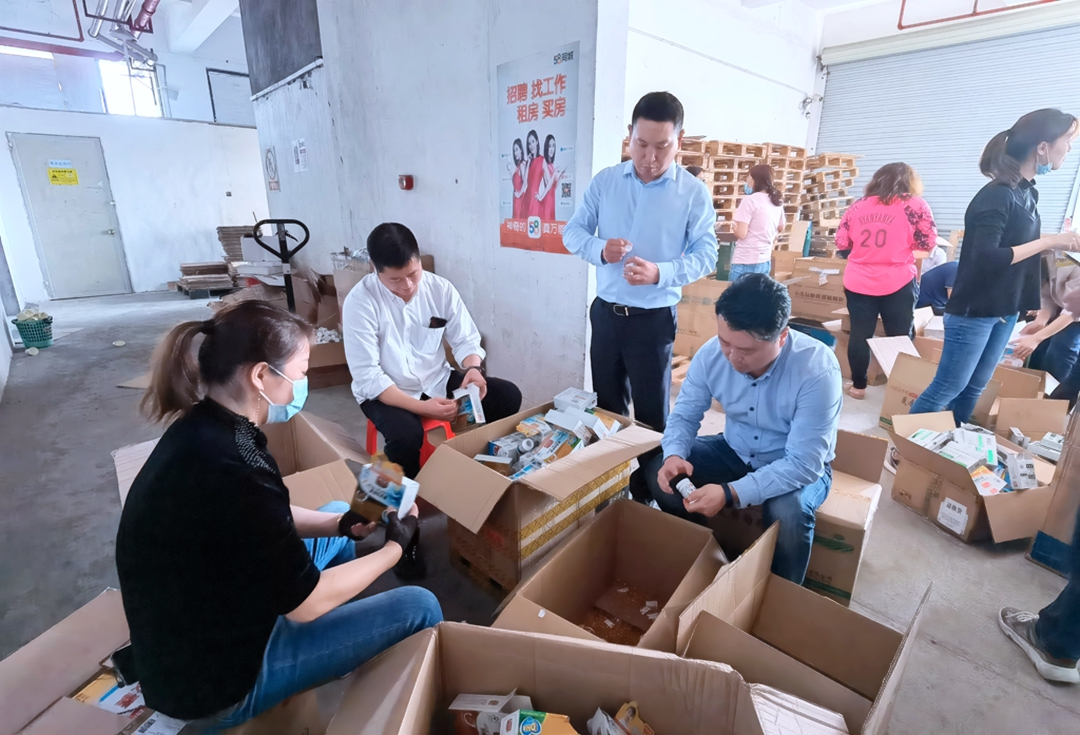 程總、肖總親自處理效期產(chǎn)品.jpg